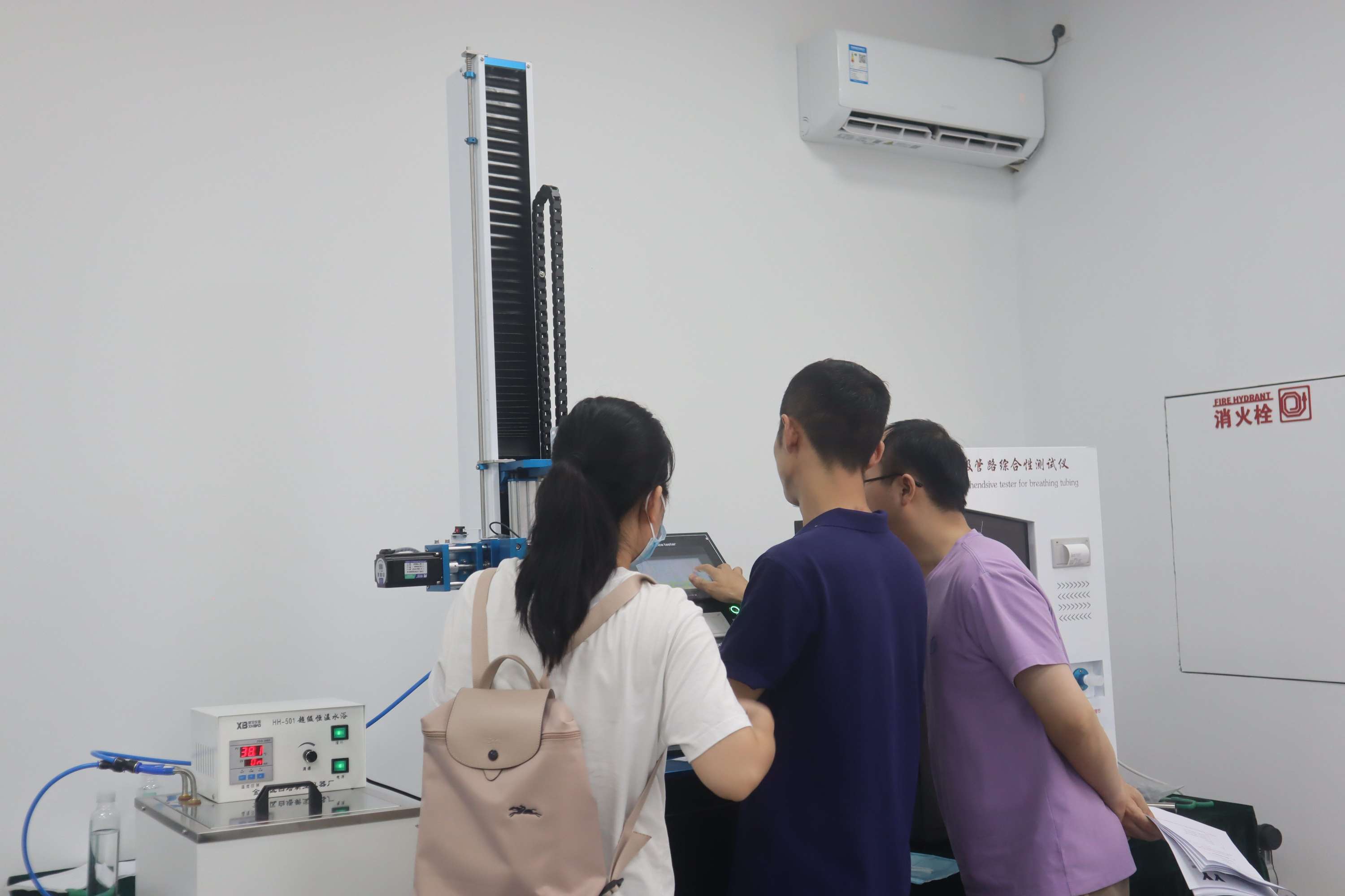 導(dǎo)絲導(dǎo)管滑動(dòng)性能測(cè)試儀：xx公司蒞臨上海誠(chéng)衛(wèi)設(shè)備參觀準(zhǔn)確可靠