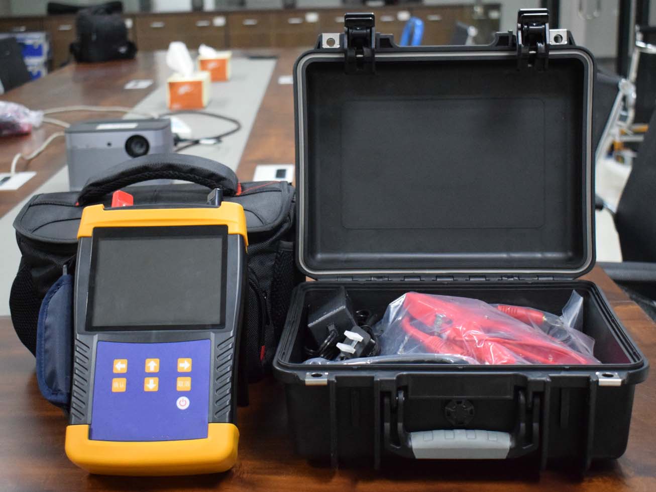 手持式回路电阻测试仪.jpg 电力建设新产品“手持式微欧计